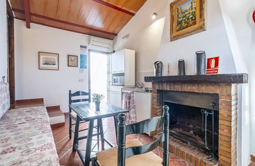 Teba Cottage | Cubo's Casa Rural El Castillo Cortijo el Puntal/rural/communal pool/large outdoor areas/views/free wifi