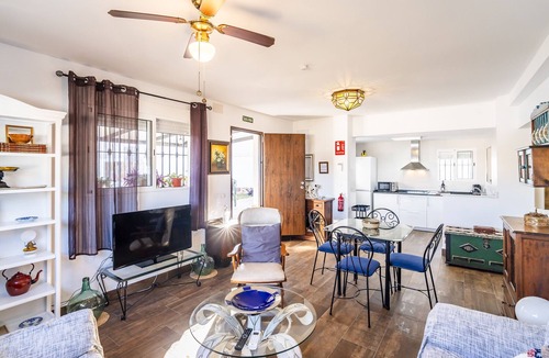 Alhaurin de la Torre Ski Chalet | Cubo's Cortijos del Sol Mayoral House/community pool/terrace/free wifi