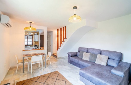 Elviria House | Cubo's El Refugio de Elviria House/communal pool/air conditioning/terrace/free Wi-Fi