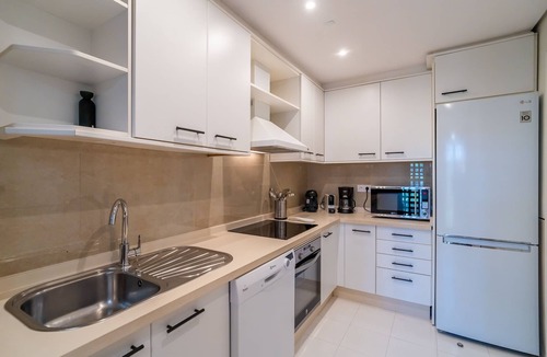 Marbella Apartment | Cubo's Golf & Playa Marbella Apartment/communal pool/air conditioning/terrace