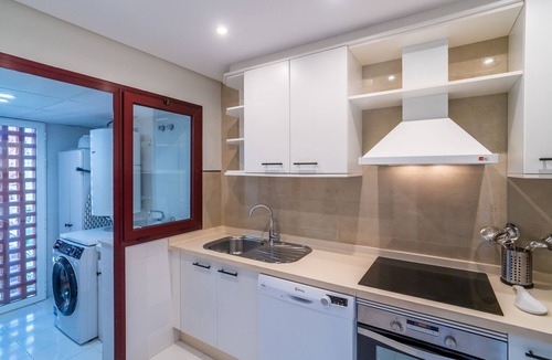 Marbella Apartment | Cubo's Golf & Playa Marbella Apartment/communal pool/air conditioning/terrace