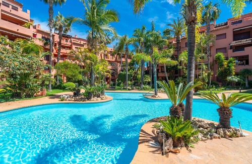 Marbella Apartment | Cubo's Golf & Playa Marbella Apartment/communal pool/air conditioning/terrace