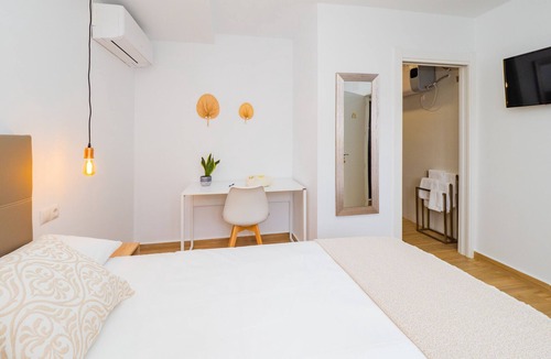 Torre de Benagalbon Bed & Breakfast | Cubo's Hostal William's Sunny 1 Baño Adaptado/disabled access/free wifi
