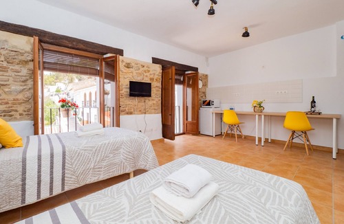 Cartama Bed & Breakfast | Cubo's La Casa del Arco Room Granada / city center / free wifi