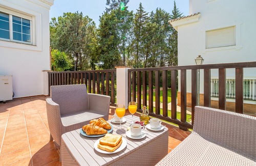 Alhaurin el Grande Apartment | Cubo's Lauro Golf 2 Bedroom Duplex/golf/communal pool/air conditioning/free wifi