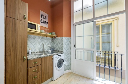 Malaga Historic Centre Apartment | Cubo's Luciano Malaga Apartment & Optional Parking/city center/close to businesses/free Wi-Fi