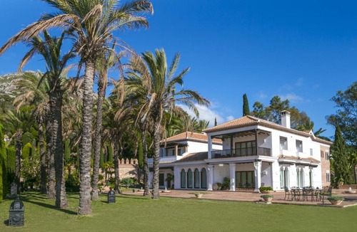 Malaga-Este Villa | Cubo's Mountain Bayview Luxury Villa