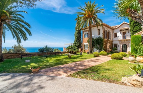 Malaga-Este Villa | Cubo's Mountain Bayview Luxury Villa