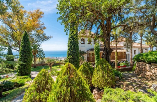 Malaga-Este Villa | Cubo's Mountain Bayview Luxury Villa