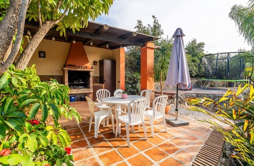 Coin Cottage | Cubo's Salvadora Rural House/Private pool/Play area/BBQ/Free Wi-Fi