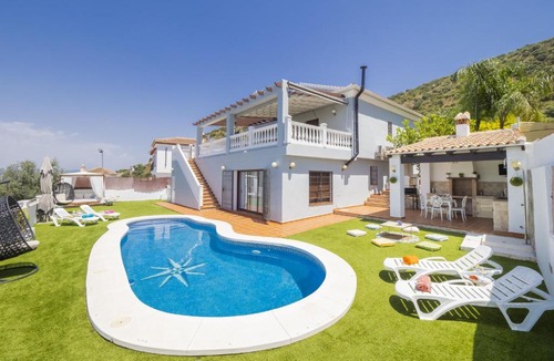 Coin Villa | Cubo's Villa Gabriela Family