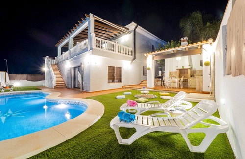 Coin Villa | Cubo's Villa Gabriela/Free Wifi/Private Pool/jacuzzi