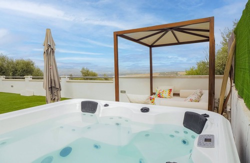Coin Villa | Cubo's Villa Gabriela/Free Wifi/Private Pool/jacuzzi