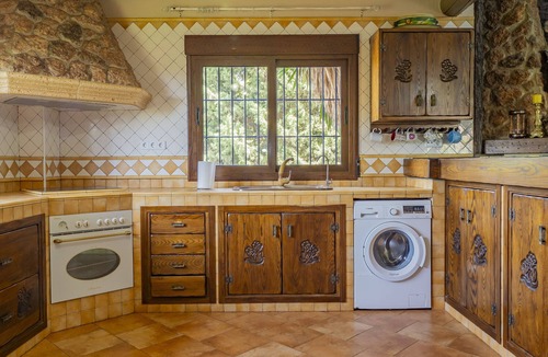 Alhaurin el Grande Villa | Cubo's Whitestone Villa Family Fun/air conditioning/ideal for children/free wifi