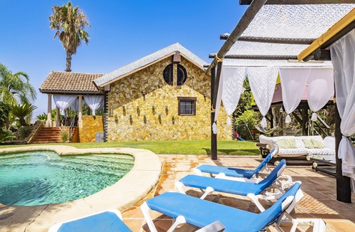 Alhaurin el Grande Villa | Cubo's Whitestone Villa Family Fun/air conditioning/ideal for children/free wifi