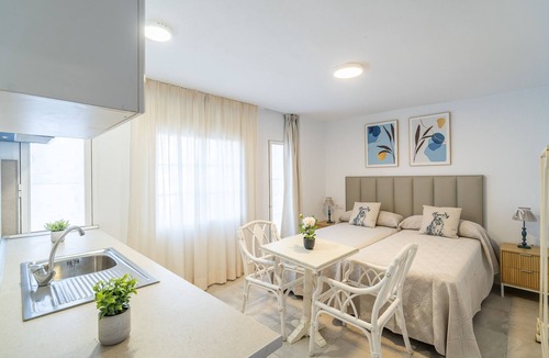 Alhaurin el Grande Bed & Breakfast | Cubo’s NAZ Country Stay | Double Room, Shared Bathroom and Private Kitchen + Optional Breakfast