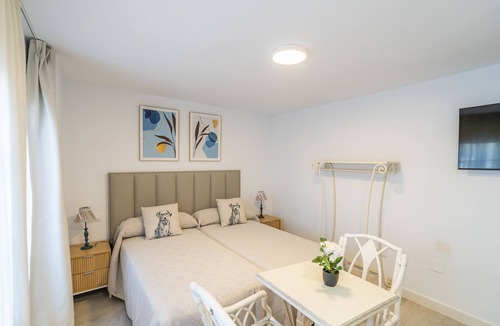 Alhaurin el Grande Bed & Breakfast | Cubo’s NAZ Country Stay | Double Room, Shared Bathroom and Private Kitchen + Optional Breakfast