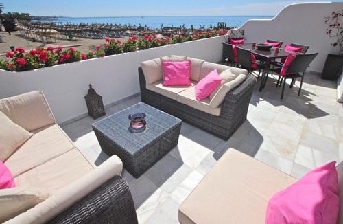 Marbella Seafront Promenade Apartment | Deluxe Apartment on the Beach