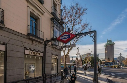 Castellana Apartment | Descubre la esencia del lujo y la comodidad en este espectacular apartamento.