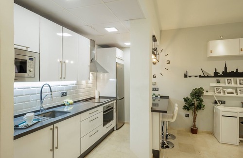 San Gil Apartment | Designer Loft at Seville's Alameda — Smart Tech & Wellness Oasis
