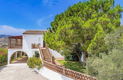 Frigiliana Villa | Discover Casa Jorge: Where the sun-kissed Costa Del Sol meets unparalleled tranquility.