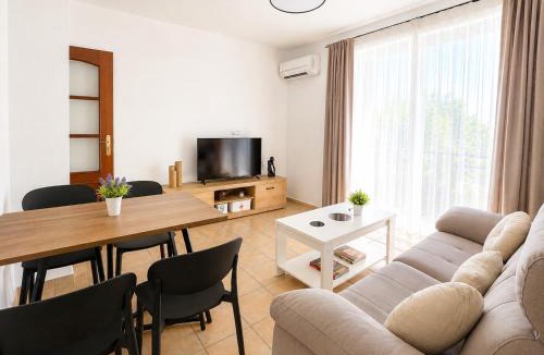 Distrito Noroeste Apartment | Doña Berenguela 16 Centro & Estación