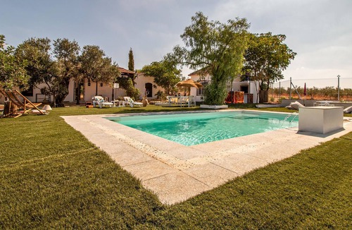 La Campana House | Do you dream of rural idyll? Then this bright country house with private outdoor pool might be just