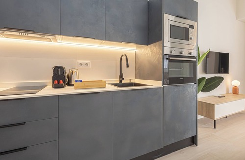 R.E.N.F.E. Apartment | Dobo Málaga Perchel