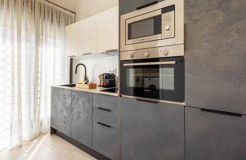 R.E.N.F.E. Apartment | Dobo Málaga Perchel