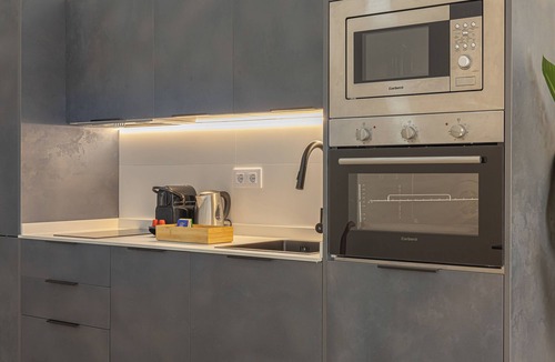 R.E.N.F.E. Apartment | Dobo Málaga Perchel