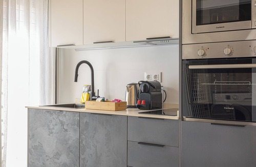 R.E.N.F.E. Apartment | Dobo Málaga Perchel
