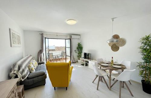 Sitio de Calahonda Apartment | Dona Lola Miriam - Nice duplex 1 bedroom apartment with open sea views close to restaurants and bars between Marbella and Fuengirola - Costa del Sol - CS166