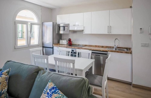 Algeciras Apartment | Downtown Apartment, Patio Cuarenta 2A