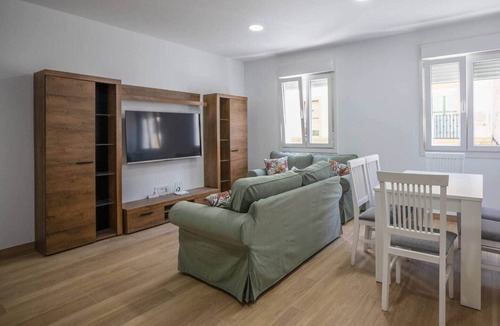 Algeciras Apartment | Downtown Apartment, Patio Cuarenta 1A