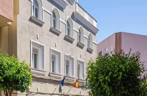Algeciras Apartment | Downtown Apartment, Patio Cuarenta 1B