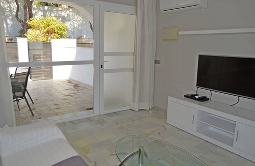 Urbanizacion Hacienda las Chapas Apartment | DUPLEX MARBELLA APT. WITH GREAT FACILITIES, GYM, POOLS & INDOOR POOL. SLEEPS 6