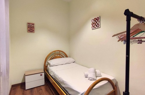 Centro Comercial Apartment | Eduardo Lucena 5, Puente Romano