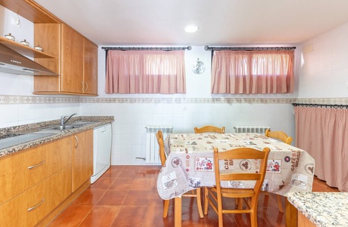 Navarredonda de Gredos House | El Arroyuelo I – Charming Rural House with Private Terrace in Ávila