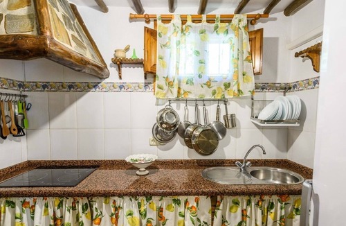 Guaro Cottage | El Chorrito Guaro by Ruralidays