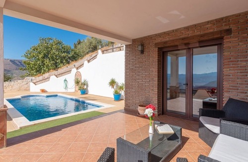 Alcaucin Villa | El Encinar de Alcaucín by Ruralidays