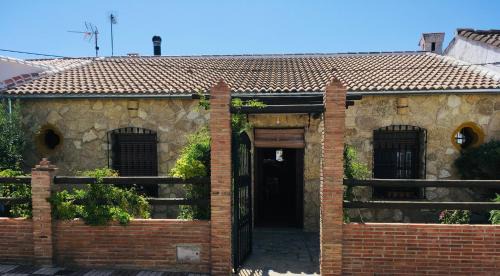Cuevas del Becerro House | El Pinsapo Casa Rural