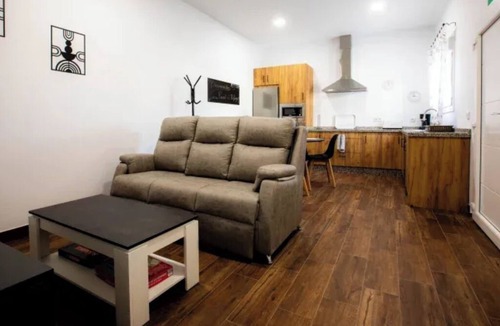 Jerez de los Caballeros Cottage | El Refugio de Brovales : Charming rural house with swimming pool and barbecue.
