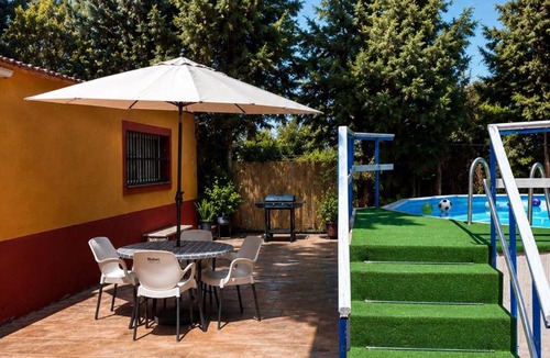 Marmolejo House | El refugio de Marmolejo, piscina, barbacoa y grupos hasta 20 personas