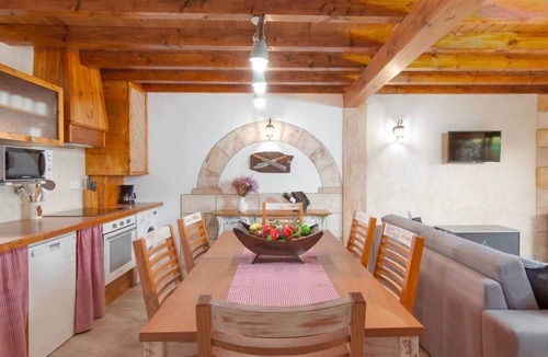 Acereda House | El Rincón de Carmina · house with garden and fireplace in Cantabria