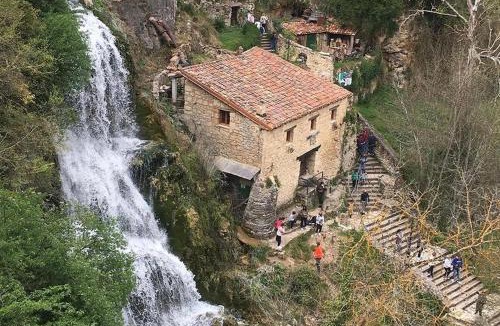 Orbaneja del Castillo House | El Salto del Agua
