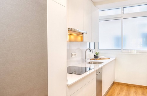 Ensanche Centro Apartment | Elegant 3-Bedroom Apartment in Central Málaga with Modern Amenities and Parking