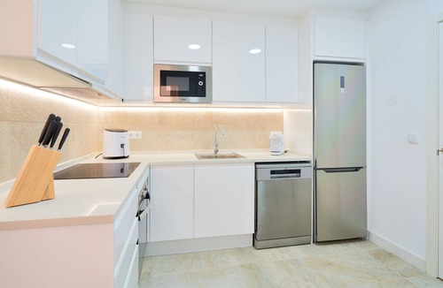 Cruz de Humilladero Apartment | Elegant 3-Bedroom Apartment in Central Málaga Near Top Attractions