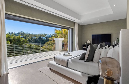 Benahavis Villa | Elegant 6-Bedroom Villa in Marbella with Sea Views