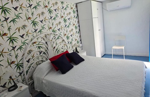 Rota House | En Resort Fincas Las Dunas dos Chalets con jacuzzis en primera linea de playa , uno de 4 dormitorios y otro de 2 dormitorios, Llama al Seiscientos veintisiete Cuatrocientos diecisiete Trescientos noventa y ocho