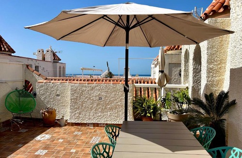 Mezquitilla Apartment | Encantador ático cerca del mar